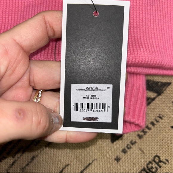 Juicy Couture NWT! Pink Gold Black 2 Piece Hat & Scarf Set - Picture 8 of 11